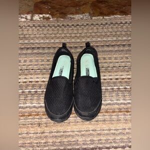 Sketchers • Black Shoes
